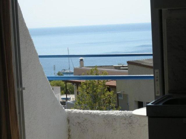 Efrosyni Apartments Agia Marina  Esterno foto